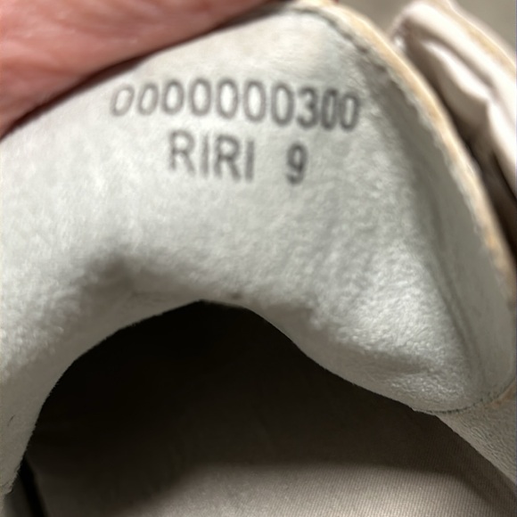 Riri Sneaker shu shop - Silver Distressed zips on side of shoe /Size 9 /Box 4-21 - Picture 9 of 9